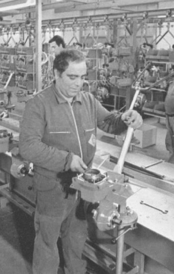 fabricando maquinas brumi foto antigua